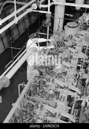 Viaggio in mare con MS Baloeran Engineering Annotation: Questa foto fa parte di una serie di foto di un viaggio con la MS Baloeran di Rotterdam Lloyd Data: 1935 Parole Chiave: Sale motore, navi Foto Stock
