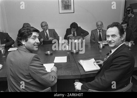 Il Ministro Boersma parla con l'organizzazione dei datori di lavoro sugli affari sociali; Boersma con Lubbers e il movimento commerciale; 30: Spit, Boersma, Lanser, Data: 3 febbraio 1977 Parole Chiave: Politica Foto Stock