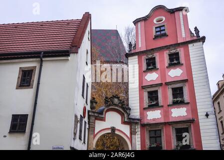 Famose case medievali di casa chiamata Jas e Malgosia - Hansel e Gretel - all'angolo della Piazza del mercato della Città Vecchia di Wroclaw, Polonia Foto Stock