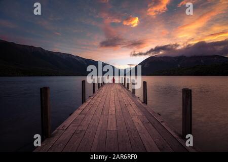 Tramonto sul lago Rotoiti, Nuova Zelanda Foto Stock