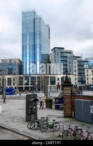 Il Radisson Blu Hotel e l'aparthotel SACO su Broad Quay, Bristol City Centre, Inghilterra, Regno Unito Foto Stock