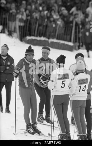 Olimpiadi Grenoble, Marielle Goitschel (No 5, visto sul retro) e Jean Claude Killy Data: 13 febbraio 1968 luogo: Francia, Grenoble Parole Chiave: Sci, sport Nome Della Persona: Goitschel Marielle, Killy Jean Claude Foto Stock