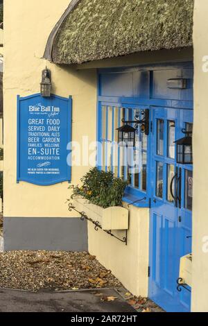 Il Blue Ball Inn, Sidford, pub vicino a Sidmouth, Devon, Regno Unito, parte di Taverne Punch Foto Stock