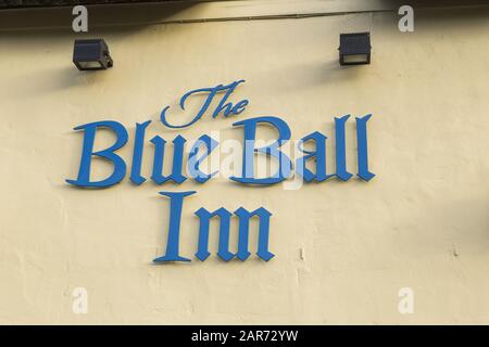 Il Blue Ball Inn, Sidford, pub vicino a Sidmouth, Devon, Regno Unito, parte di Taverne Punch Foto Stock