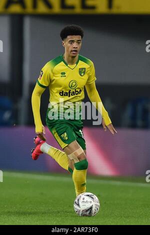 25th Gennaio 2020, Turf Moor, Burnley, Inghilterra; Emirates fa Cup, Burnley / Norwich City : Jamal Lewis (12) di Norwich City in azione durante il gioco Foto Stock