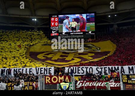 Roma, Italia. 26th Gen 2020. I sostenitori di Roma durante la Serie A si sono dati una partita tra Roma e Lazio allo Stadio Olimpico, Roma, Italia, il 26 gennaio 2020. Foto Di Giuseppe Maffia. Credit: Uk Sports Pics Ltd/Alamy Live News Foto Stock