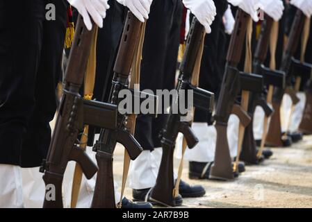 71st Festa della Repubblica. Guwahati, Assam, India. 26th Gen 2020. La polizia di Assam Veerangana partecipa alla parata durante le celebrazioni del 71st giorno della Repubblica, al Parco giochi del Collegio veterinario, Khanapara a Guwahati. Credit: David Talukdar/Alamy Live News Foto Stock