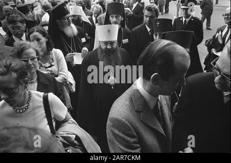 Opening World Council of Churches in Domkerk in Utrecht, chierico dall'Africa all'arrivo Data: 13 agosto 1972 luogo: Utrecht Parole Chiave: Aperture, arrivi, clero Nome dell'istituzione: Domkerk Foto Stock