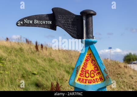 National cycle Network signpost a New Brighton sul Wirral percorso costiero, Wallasey Foto Stock