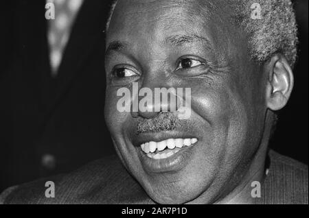 Presidente Nyerere della Tanzania, titoli Data: 25 novembre 1975 Parole Chiave: Presidenti Nome Persona: Nyerere, Julius Foto Stock