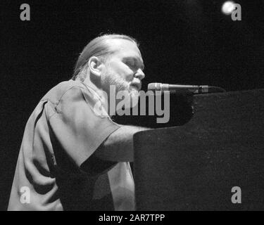 2 settembre: Gregg Allman della Allman Brothers Band si esibisce al Lakewood Amphitheater di Atlanta, Georgia, il 2 settembre 2002. Credito: Chris McKay / MediaPunch Foto Stock