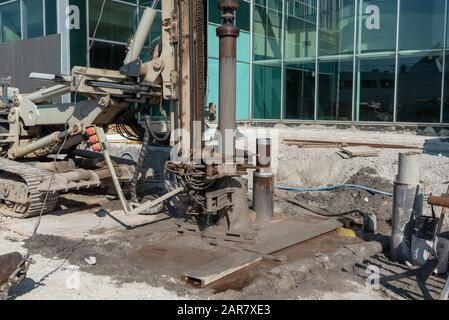 Primo piano di perforazione di micropali sul Navy Pier Foto Stock