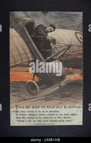 Cartolina che mostra poema, 'Take me back to Ear Old bligty' un pezzo di replica cimeli dall'era della prima guerra mondiale. Foto Stock