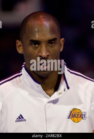 Los Angeles, CALIFORNIA, Stati Uniti. 7th giugno 2009. Kobe Bryant, 41 anni, muore in elicottero crash a Calabasas, California oggi Domenica 26 gennaio 2020. Kobe Bryant di Los Angeles Lakers si prepara alla partita contro l'Orlando Magic per il gioco 2 della loro partita di basket NBA Finals a Los Angeles il 07 giugno 2009.ARMANDO ARORIZO. Credit: Armando Arorizo/Prensa Internacional/Zuma Wire/Alamy Live News Foto Stock