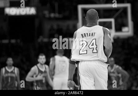 Los Angeles, CALIFORNIA, Stati Uniti. 8th Gen 2011. Kobe Bryant, 41 anni, muore in elicottero crash a Calabasas, California oggi Domenica 26 Gennaio 2020.Los Angeles Lakers Kobe Bryant durante il gioco contro i New Orleans Hornets allo Staples Center di Los Angeles, California Venerdì 07 Gennaio 2011.Kobe Bryant punteggi 25 punti e divenne il giocatore 9th con il maggior numero di punti 26.720.Los Angeles Lakers ha vinto il gioco 101 a 97.ARMANDO ARORIZO/PI Credit: Armando Arorizo/Pi/Prensa Internacional/ZUMA Wire/Alamy Live News Foto Stock