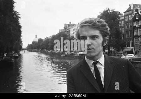 Radio Caroline Ad Amsterdam. Irishman Ronan o'Rahilly proprietario di Caroline Data: 16 Agosto 1967 Località: Amsterdam, Noord-Holland Parole Chiave: Proprietari Nome personale: O'Rahilly, Ronan Foto Stock