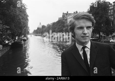 Radio Caroline Ad Amsterdam. Irishman Ronan o'Rahilly proprietario di Caroline Data: 16 Agosto 1967 Località: Amsterdam, Noord-Holland Parole Chiave: Proprietari Nome personale: O'Rahilly, Ronan Foto Stock