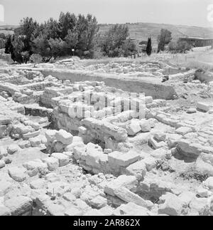Ramat Rachel. Resti archeologici di edifici Data: 1 gennaio 1963 Località: Israele, Ramat Rachel Parole Chiave: Archeologia, colline, panorami Foto Stock