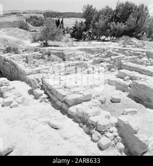 Ramat Rachel. Resti archeologici di edifici Data: 1 gennaio 1963 Località: Israele, Ramat Rachel Parole Chiave: Archeologia, colline, panorami Foto Stock