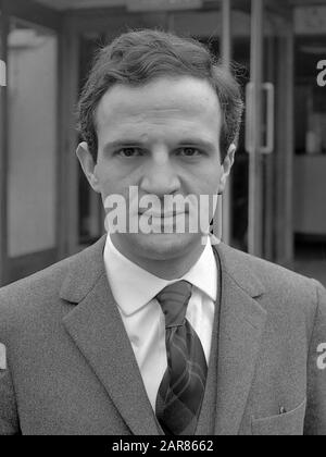 Regista francese Francois Truffaut per il cinema Cinétol, dove il suo film suona [le Peau Douce?] durante il festival Nouvelle Vague. Foto Stock