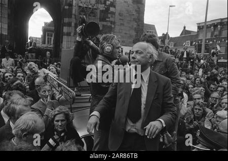 Il governo dimostra contro le condanne a morte in Spagna a Utrecht; Premier Den Uyl durante il discorso Data: 27 settembre 1975 luogo: Utrecht Parole Chiave: Premiers, discorsi Nome personale: Uyl, Joop den Foto Stock
