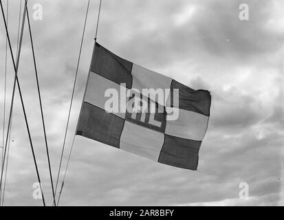 Viaggio in mare con la nave bandiera della nave MS Baloeran del Lloyd di Rotterdam Data: Agosto 1935 Parole Chiave: Bandiere Nome dell'istituzione: Rotterdam Lloyd Foto Stock