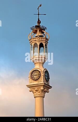 Orologio unico, faro, campana della nebbia, presso Custom House Quay, Greenock, Inverclyde, Renfrewshire, Scozia, REGNO UNITO, PA15 1EQ Foto Stock