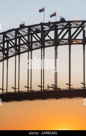 La gente che camminava sul Ponte del Porto di Sydney, Sydney, Nuovo Galles del Sud, Australia Foto Stock