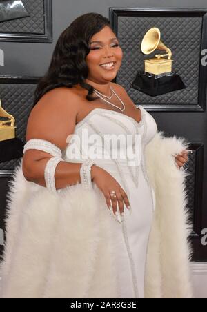 Los Angeles, Stati Uniti. 26th gennaio 2020. Los Angeles, Stati Uniti. 26th gennaio 2020. Lizzo arriva per i Grammy Awards annuali 62nd che si tengono allo Staples Center di Los Angeles domenica 26 gennaio 2020. Foto di Jim Ruymen/UPI Credit: UPI/Alamy Live News Foto Stock