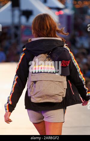 Quebec, Canada. Un modello cammina la pista alla sfilata di moda Superdry tenutasi durante il Fashion and Design Festival di Montreal Foto Stock