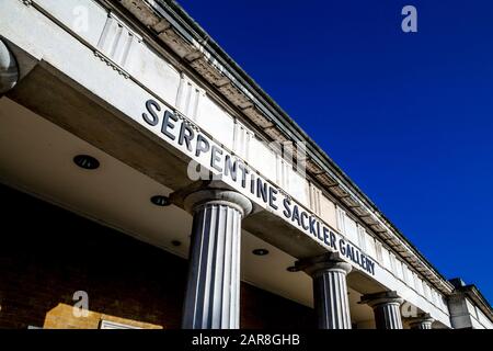 Esterno della Serpentine Sackler Gallery a Hyde Park, Londra, Regno Unito Foto Stock