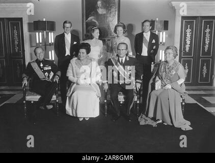 Foto di Stato Visita il Presidente Tito a Paleis op de Dam, Amsterdam Data: 20 Ottobre 1970 luogo: Amsterdam, Noord-Holland Parole Chiave: Presidenti, visite di Stato Nome personale: Bernhard (Prince) Olanda), Broz, J., Juliana (queen Netherlands), Tito, Josip Broz, Vollenhoven, Pieter van Institutioningsnaam: Paleis op de Dam Foto Stock