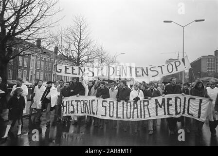 Studenti dimostrare contro Numerus Fixus Data: 6 novembre 1968 Località: L'Aia, Zuid-Holland Parole Chiave: Studenti, dimostrazioni Foto Stock