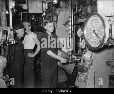 Tour Con Hr.Ms John Maurits di Nassau (F802). Engine room Data: 17 novembre 1947 Parole Chiave: Navy, navi militari Foto Stock