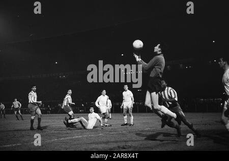 Tottenham Hotspurs Contro Atletico Madrid 5-1.Play Moments Data: 15 Maggio 1963 Parole Chiave: Play Moments, Sport, Football Institution Nome: Tottenham Hotspur Foto Stock
