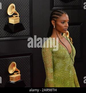 Los Angeles, Stati Uniti. 26th gennaio 2020. Los Angeles, Stati Uniti. 26th gennaio 2020. Mereba arriva per i Grammy Awards annuali 62nd che si tengono presso lo Staples Center di Los Angeles domenica 26 gennaio 2020. Foto di Jim Ruymen/UPI Credit: UPI/Alamy Live News Foto Stock