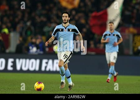 Roma, Italia. 26th Gen 2020. Luis Alberto (Lazio) in azione durante la Serie UNA partita tra AS Roma e SS Lazio allo Stadio Olimpico il 26 gennaio 2020 a Roma. Come Roma disegnare 1-1 con SS Lazio in 21th round di Serie A (Photo by Giuseppe fama/Pacific Press) credito: Pacific Press Agency/Alamy Live News Foto Stock