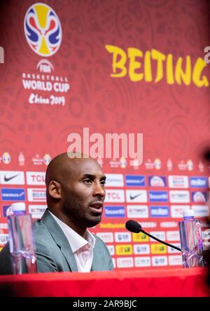 Pechino, Cina. 13th settembre 2019. Immagine: News 26th Gennaio 2020 Kobe Bryant Dead Kobe Bryant viene ucciso in un incidente in elicottero a Calabasas California USA. L'Ambasciatore della Coppa del mondo di pallacanestro, parla con i media mondiali in questa immagine prima della semifinale della Coppa del mondo di pallacanestro a Pechino.Settembre, 13th 2019.Alamy Live News/Jayne Russell. Credit: Jayne Russell/Alamy Live News Foto Stock