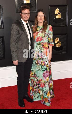 Los Angeles, California. 26th Gen 2020. Natalie Hemby, Mike Wrucke agli arrivi per 62nd annuali Grammy Awards - Arrivi, STAPLES Center, Los Angeles, CA 26 gennaio 2020. Credito: Priscilla Grant/Everett Collection/Alamy Live News Foto Stock