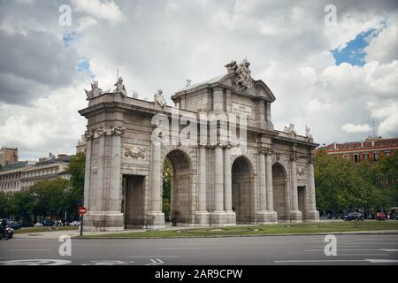 Puerta de Alcala o alla Porta di Alcalá closeup vista in Madrid Spagna. Foto Stock