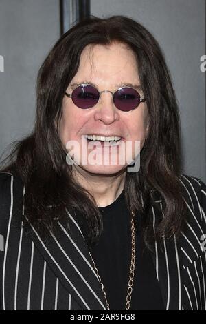 Los Angeles, California, Stati Uniti. 26th gennaio 2020. Ozzy Osbourne arriva al tappeto rosso 62nd Annual Grammy Awards che si tiene presso lo Staples Center il 26 gennaio 2020 a Los Angeles, California, Stati Uniti. (Foto di Snanlee B. Mirador/Sipa USA) credito: Sipa USA/Alamy Live News Foto Stock