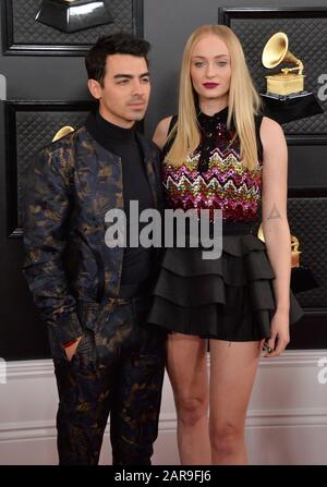 Los Angeles, Stati Uniti. 26th gennaio 2020. Los Angeles, Stati Uniti. 26th gennaio 2020. Joe Jonas e Sophie Turner arrivano per i Grammy Awards annuali della 62nd che si sono tenuti presso lo Staples Center di Los Angeles domenica 26 gennaio 2020. Foto di Jim Ruymen/UPI Credit: UPI/Alamy Live News Foto Stock