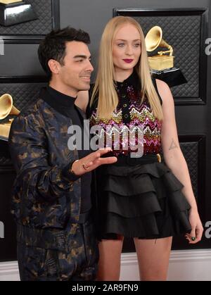 Los Angeles, Stati Uniti. 26th gennaio 2020. Los Angeles, Stati Uniti. 26th gennaio 2020. Joe Jonas e Sophie Turner arrivano per i Grammy Awards annuali della 62nd che si sono tenuti presso lo Staples Center di Los Angeles domenica 26 gennaio 2020. Foto di Jim Ruymen/UPI Credit: UPI/Alamy Live News Foto Stock