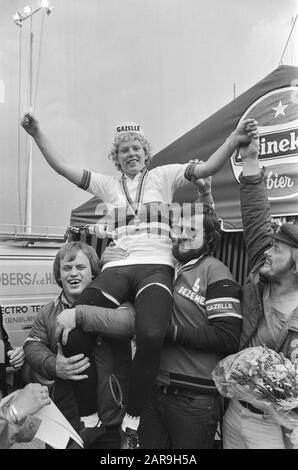 Campionato del mondo bicicletta da donna 1979 a Valkenburg campione del mondo Petra de Bruin, in Jersey arcobaleno, sulle spalle Data: 25 agosto 1979 posizione: Limburg, Valkenburg Parole Chiave: Hontations, sport, ciclismo Nome personale: Brown, Petra de Foto Stock