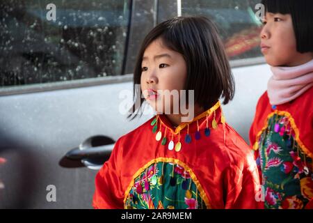 Madrid, Spagna. 26th Gen 2020. Celebrazioni del nuovo anno cinese 2020, "anno del ratto" nel quartiere di Usera a Madrid, Spagna. (Foto Di Alberto Sibaja/Pacific Press) Credit: Pacific Press Agency/Alamy Live News Foto Stock