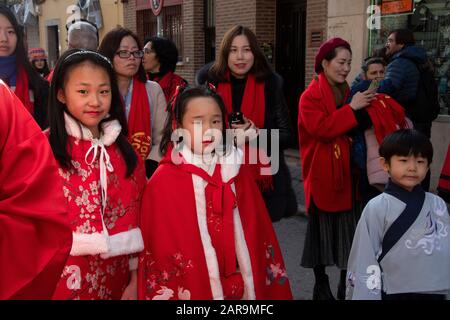 Madrid, Spagna. 26th Gen 2020. Celebrazioni del nuovo anno cinese 2020, "anno del ratto" nel quartiere di Usera a Madrid, Spagna. (Foto Di Alberto Sibaja/Pacific Press) Credit: Pacific Press Agency/Alamy Live News Foto Stock