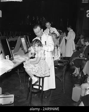 Concorso Nazionale di acconciatura Amsterdam, modelli giovanili Data: 28 novembre 1954 luogo: Amsterdam, Noord-Holland Parole Chiave: Modelli Foto Stock