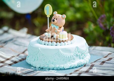 Deliziosa candy party, vecchia torta di compleanno, celebrazione di  caramelle, reception, cibo Foto stock - Alamy