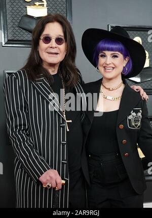 Los Angeles, California 26th Gen 2020. Ozzy Osbourne e Kelly Osbourne al 62nd Grammy Awards presso lo Staples Center di Los Angeles, California, il 26 gennaio 2020. Credito: Tony Forte/Media Punch/Alamy Live News Foto Stock