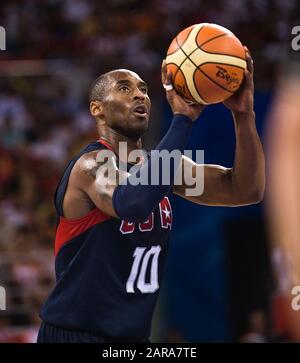 File: 27th Gen, 2020. Incidente in elicottero: Kobe BRYANT è morto. Archivio foto: Pechino, Cina.16th ago 2008.Kobe BRYANT, USA, azione, Spagna - USA - ESP - USA 82: 119, 82-19, basket preliminare gruppo B gruppo B di uomini, - 2008 Giochi Olimpici a Pechino Pechino Cina 16.08 .2008; Olimpiadi estive 2008 a Pechino dal 08.08 al 24.08.2008 nella Repubblica Popolare Cinese di Pechino; | utilizzo credito mondiale: DPA/Alamy Live News Foto Stock